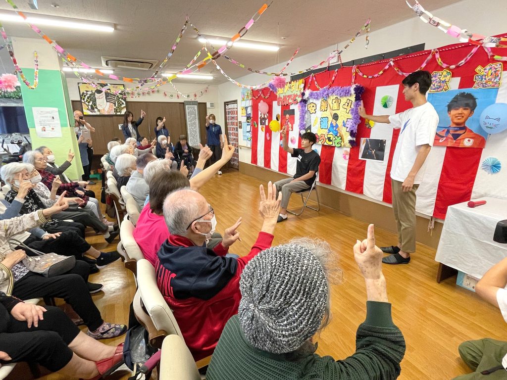 安楽宙斗選手「地域貢献訪問企画」を開催! 5 IMG 0929 指を使ったゲーム